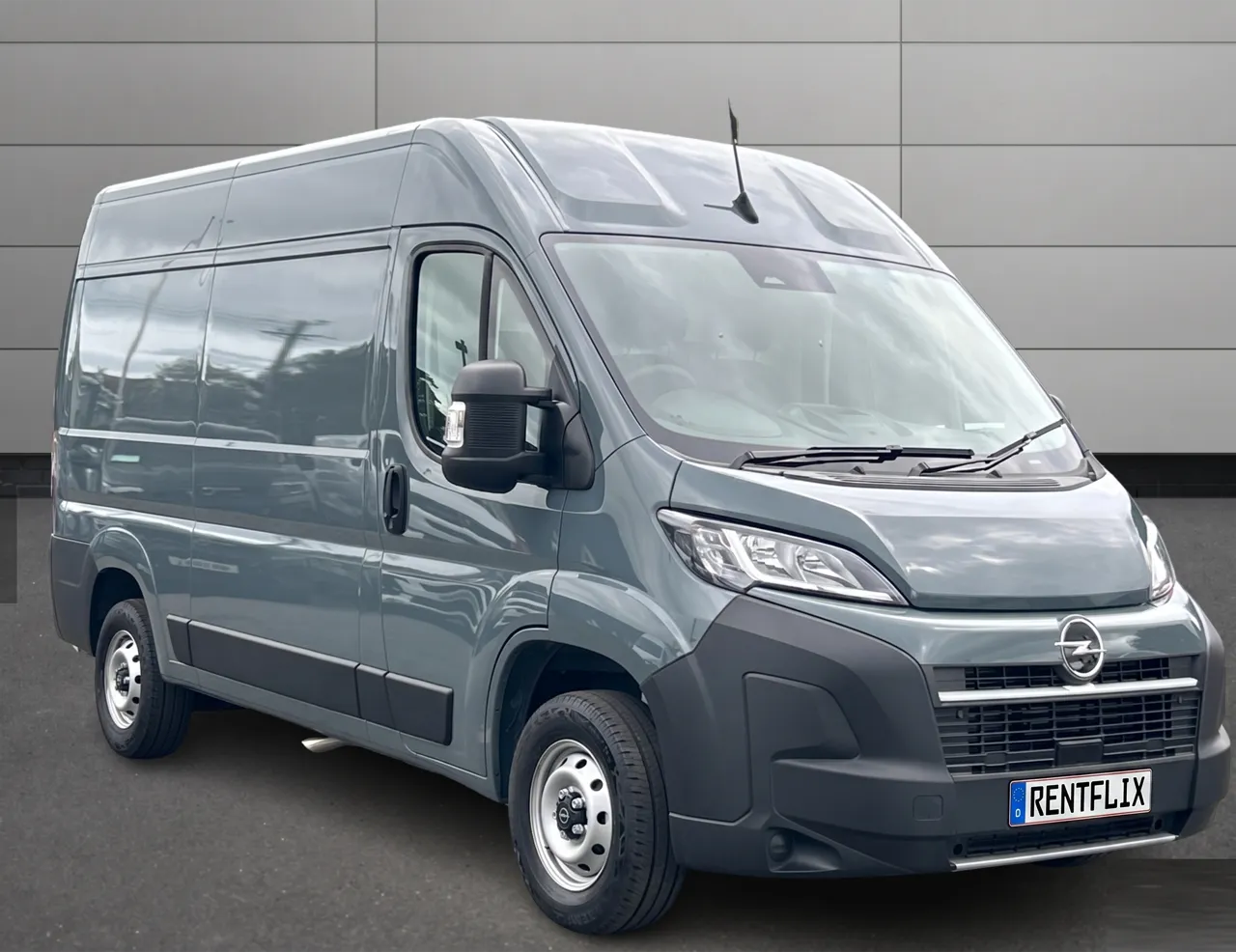 Opel Movano L2H2 a noleggio